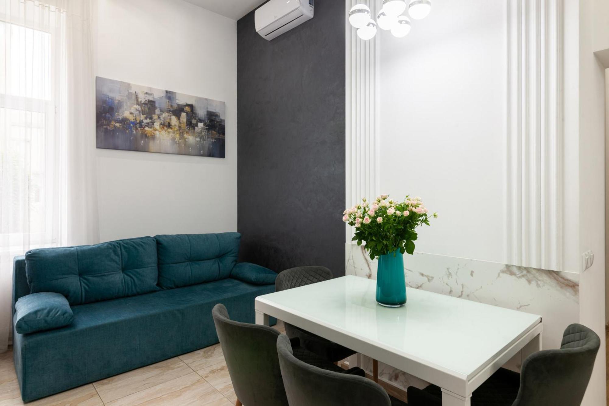 Royal Apartment On Franka 28 Leopoli Esterno foto